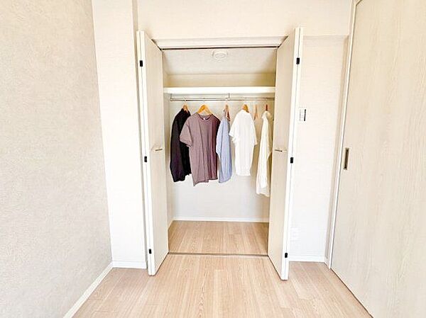 各部屋を最大限に広く使って頂ける様、全居住スペースに収納付。プライベートルームはゆったりと快適に。