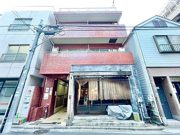 末永く住まうことを第一に考え飽きの来ない仕上がりの外観。
