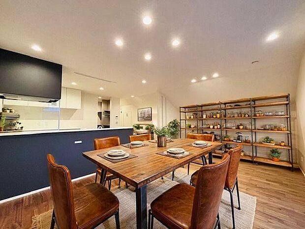 家具を置いても広々としたスペースがあるLDK。（配置してある家具や小物はCGよるイメージです）