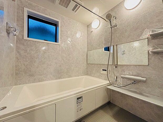 清潔感のある色合いのプライベート空間は、身だしなみチェックや肌のお手入れに最適です。