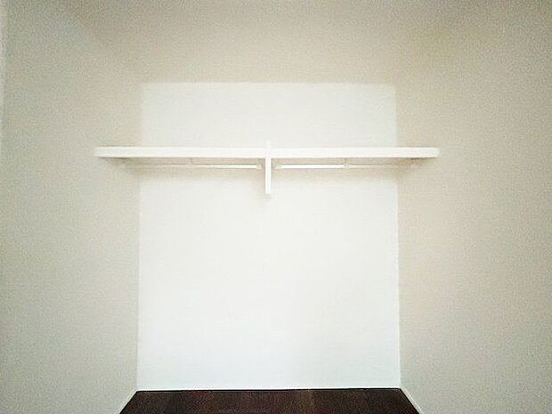 充分な収納スペースを確保。居室内に余計な家具を置く必要がないので、シンプルですっきりとした暮らし。