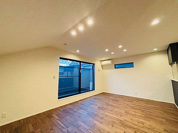 洗練されたデザインと機能性が織りなすこだわりの住空間。ゆったりとした時間をお過ごしください。