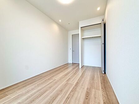 各部屋を最大限に広く使って頂ける様、全居住スペースに収納付。プライベートルームはゆったりと快適に。