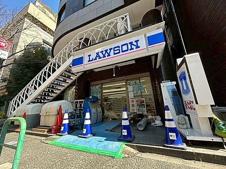 ローソン南青山二丁目店 50m
