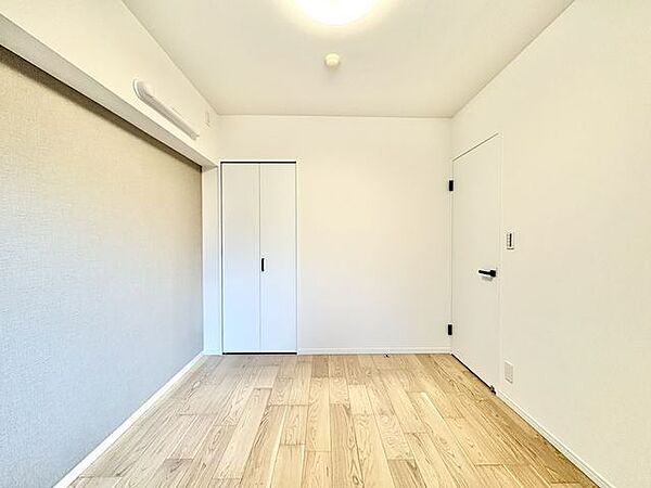 シンプル・イズ・ベストが基本。プレーンな空間を自分好みに。いつまでも快適に暮せる住まいへ。