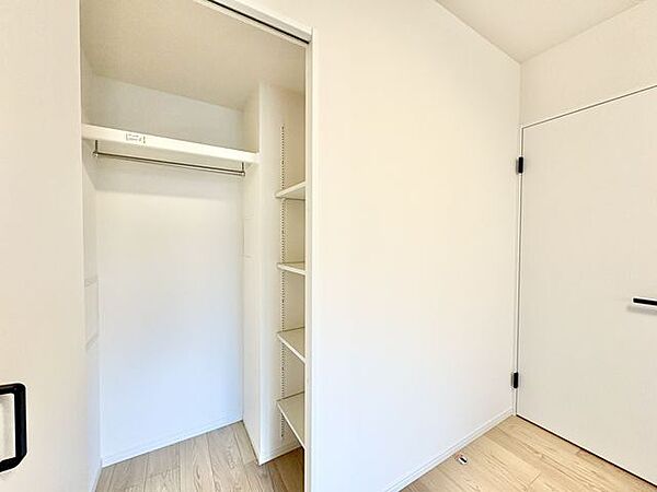 各部屋を最大限に広く使って頂ける様、全居住スペースに収納付。プライベートルームはゆったりと快適に。