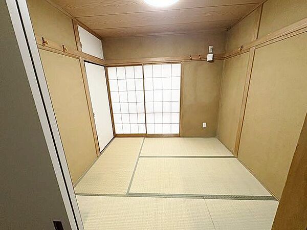 落ち着きと趣を備えながらも多彩な使い方ができる畳の間。洋風の住まいといえども、設けておきたい一部屋。