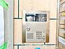 エントランス：オートロック機能付で、安心のセキュリティ。毎日の暮らしを優しくサポートしてくれます。