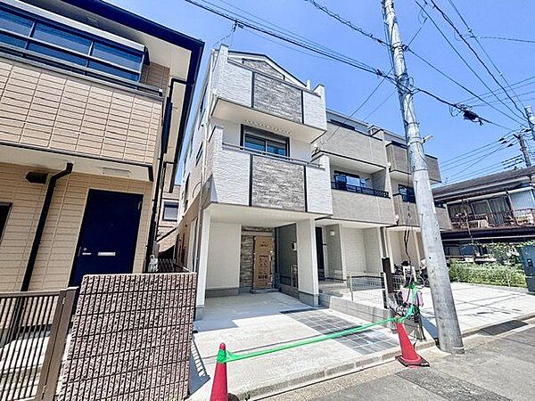 上質なデザインが落ち着きと高級感を与えます。安らぎに満ちた生活空間を予感させてくれます。
