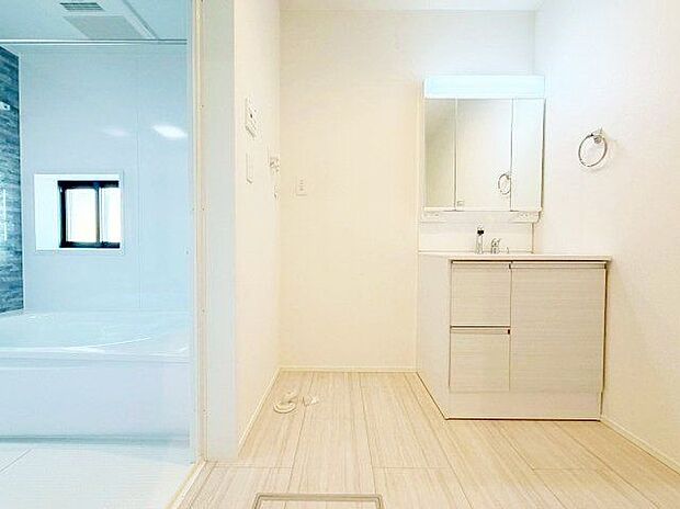 暑い日でも寒い日でも室内なら快適に洗濯できます。やっぱり洗濯機は室内に置きたいですね。