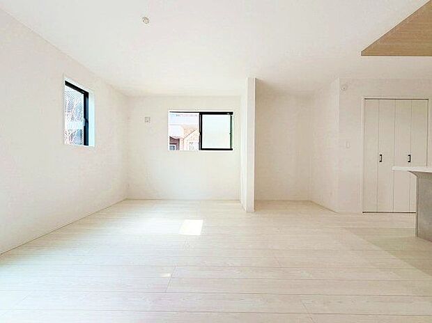 お気に入りのこの場所。いつもと変わらない週末のひととき。なんでもない朝の会話さえもとっておきの時間。