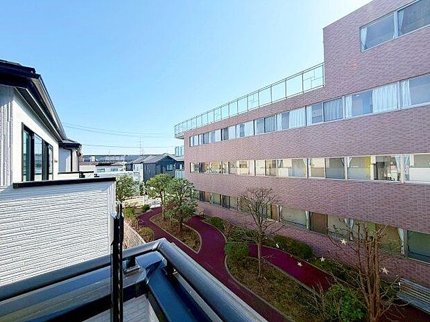 バルコニーに出た時には、頬をなでる優しい風を感じることが出来ます。つい深呼吸をしたくなる眺望です。