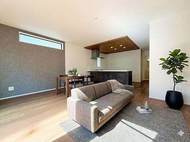 家具置いても広々としたスペースがあるLDK。(AIにより家具・小物を配置したCG加工画像です)