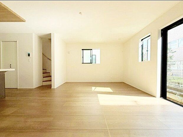 お気に入りのこの場所。いつもと変わらない週末のひととき。なんでもない朝の会話さえもとっておきの時間。