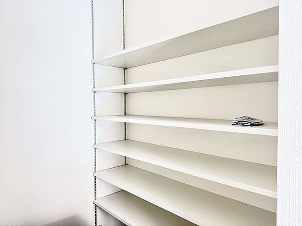 家族の靴をたっぷり収納できるシューズインクローゼット付きです。