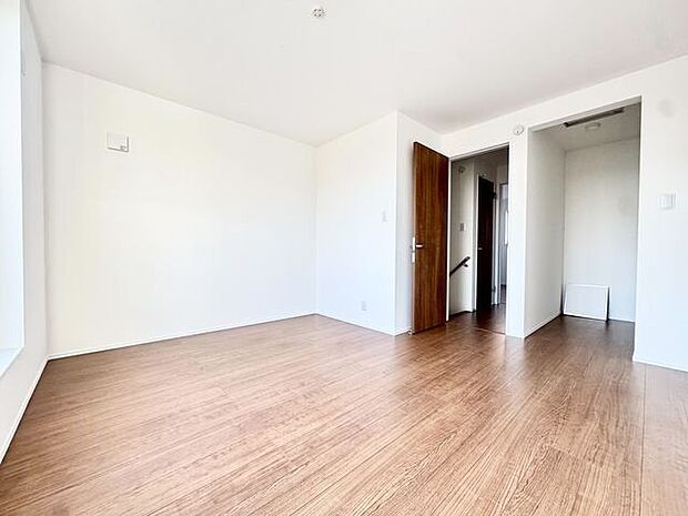 過ぎ行く時間をゆったりと感じることができる落ち着いたお部屋。静かな環境でリラックスタイムを。