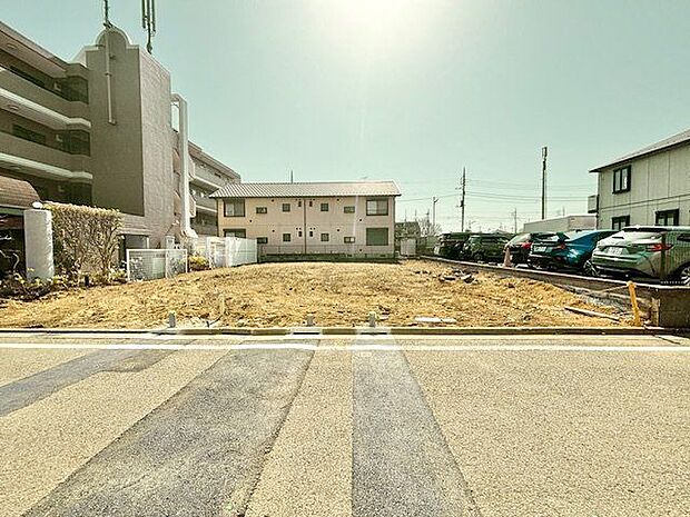 敷地内に駐車スペースが2台分確保されています。車を2台所有の方や、来客の際にも安心です。