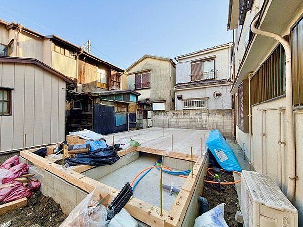 電子ロックキーをドアにかざすだけで施錠・解錠します。施錠忘れもなくなる安心設計。