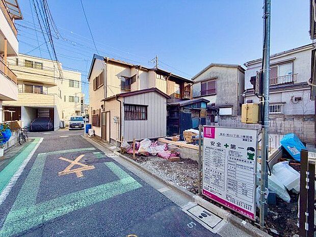 徒歩圏内にお買い物施設が充実しており、毎日の生活に快適な環境です。