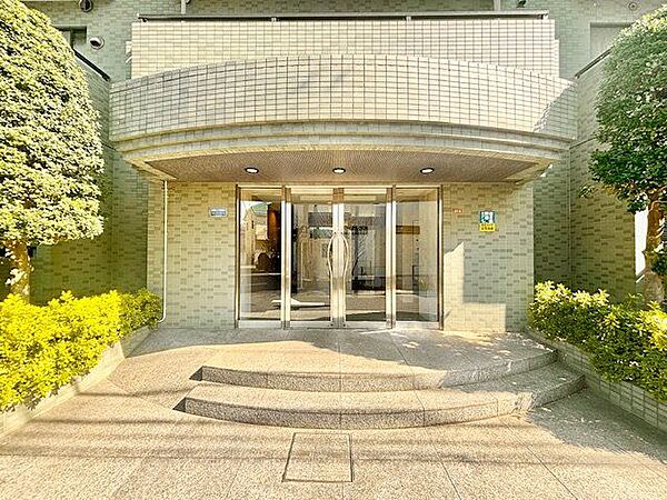 上質なデザインが落ち着きと高級感を与えます。安らぎに満ちた生活空間を予感させてくれます。
