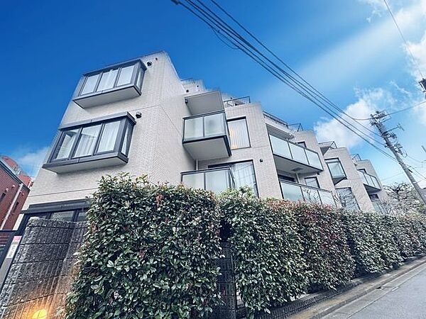 常にトレンドを発信し続ける「表参道」が生活エリアの贅沢な立地。