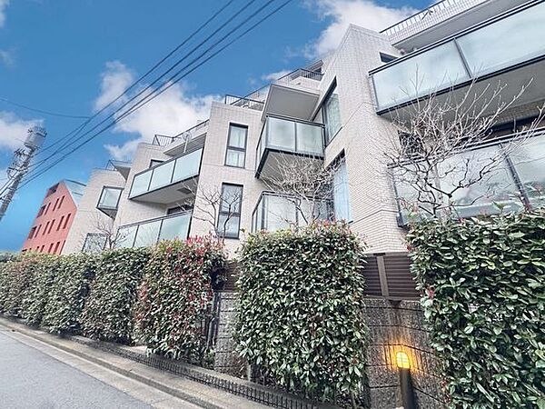 日常をアーティスティックに飾る快適な住空間を創造します。