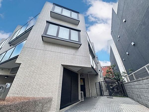 ラグジュアリーな住まいを実現。ゆとりある空間設計と贅沢な設備仕様が大きな魅力となっています。