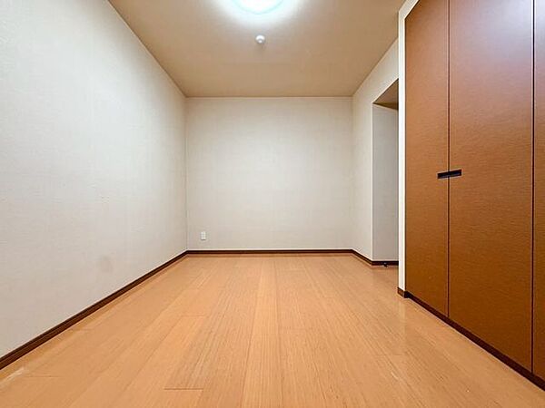 大切なプライベート空間は趣味・感性で個性的に飾って頂けるようシンプルに仕上げてあります。