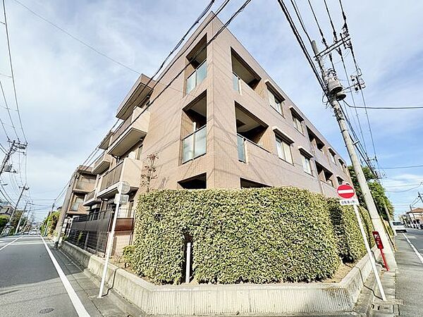 タイル貼りの綺麗な外観。流行に左右されず、将来にわたって価値が継続する上質な佇まい。