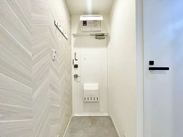住まいの顔となる玄関は、落ち着きと華やぎの満ちた空間に。
