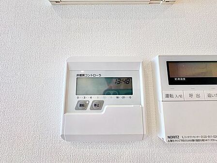 リビングダイニングには床暖房完備。乾燥も空気の汚れもなく快適です。