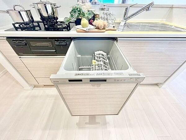 ビルトイン食洗機を採用。家事の時間短縮や効率アップ、節水にも威力を発揮します。