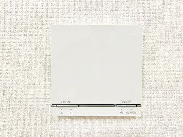リビングダイニングには床暖房完備。乾燥も空気の汚れもなく快適です。