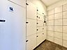 エントランス：お仕事やお出かけで荷物が受け取れない時も大変便利な宅配ボックス完備。