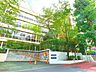 周辺：目黒区立中目黒小学校 900m