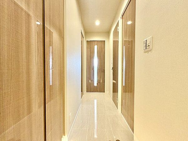 玄関はお家の顔としてすっきりとした素敵な空間に。印象のよい玄関は爽やかな住まいへの入り口です。