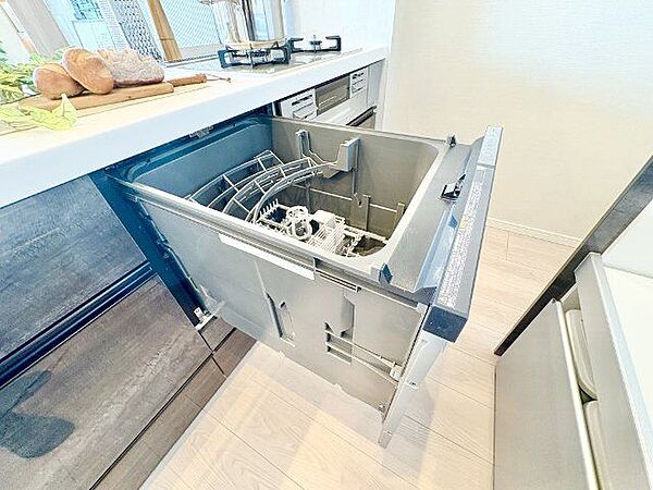 食器を洗っている間にお掃除など、様々なシーンで家事の時短に役立つビルトイン食洗機。
