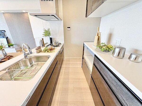 暮らしの中で輝き続けるキッチン。日々の調理を快適にサポート。あなたの暮らしに寄り添うキッチンです。