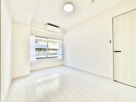 大切なプライベート空間は趣味・感性で個性的に飾って頂けるようシンプルに仕上げてあります。