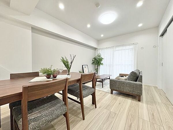 壁紙や各設備の素材感、天井までの高さなど、写真では伝えられないポイントを実際にお確かめください。