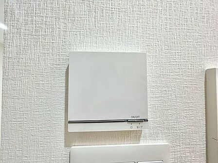 リビングダイニングに床暖房を装備。室内の空気を汚さず、暖かく快適な空間に。