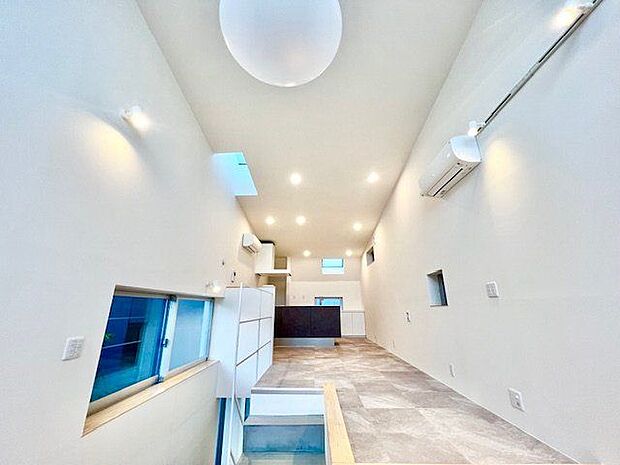 洗練された内装の住空間。伸びやかな空間のなかで、ゆったりとしたひとときを過ごせます。