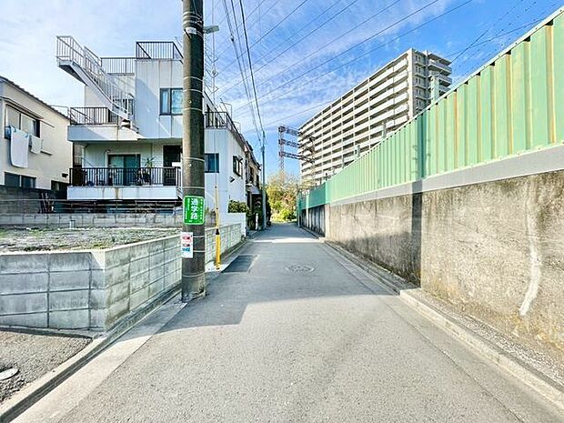 豊かな自然と多彩な生活利便施設が融合した環境。快適な家族の日々を叶えるための舞台が広がっています。