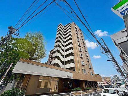 住む人がいつまでも心地良さを感じ続けられる多様な住空間を創造します。 (空の加工を生成AIで行っています)