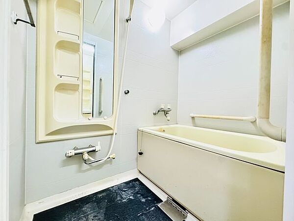 シンプルながらリラックスして気持ちよく入浴できる空間は、すべての人の毎日を豊かにする場所です。