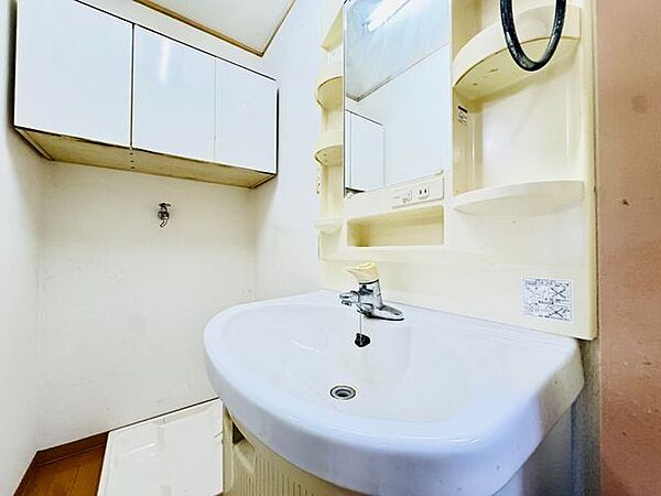 毎日使う場所だからこそ、使い勝手を考慮しました。白を基調に、飽きのこない空間は質感豊かな仕上がりに。