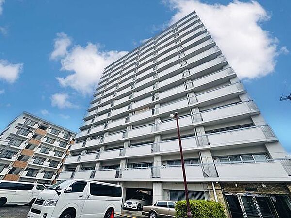 お住まいの顔となる外観。様々なシーンで違った魅力的な表情を見せてくれます。 (空の加工を生成AIで行っています)