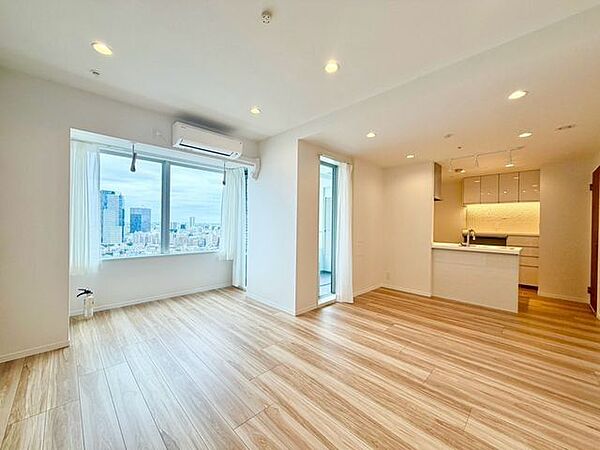 洗練されたデザインと機能性が織りなすこだわりの住空間。ゆったりとした時間をお過ごしください。