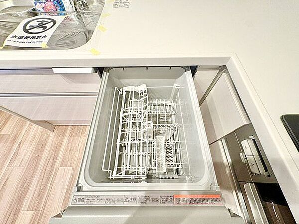 ビルトイン食洗機は、節水や節電機能も充実して家事の手助けをしてくれます。