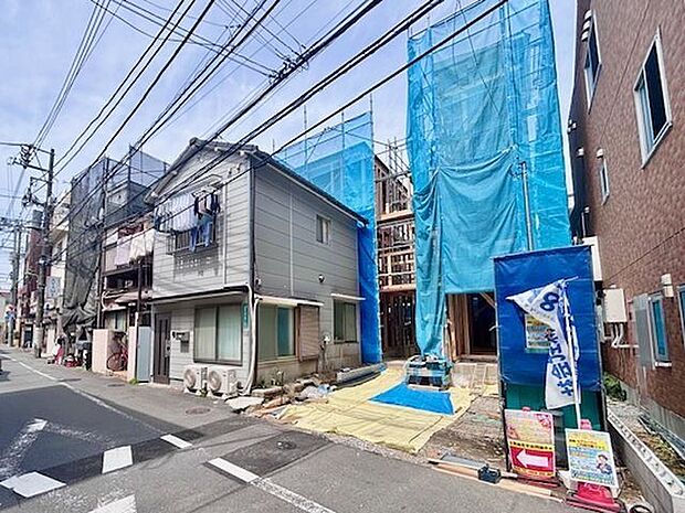 穏やかな住環境と充実の生活利便性を備えた住みよい立地。ひとりひとりが笑顔になれる住まいへ。
